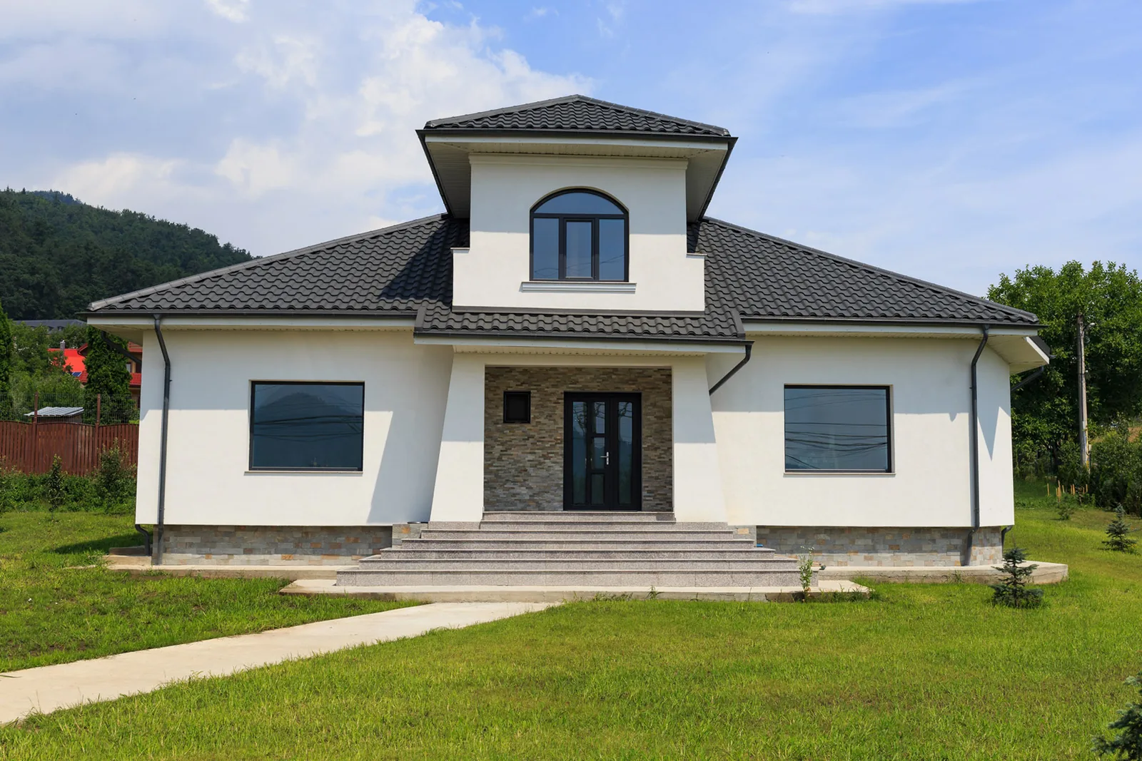Acoperiș realizat cu Țiglă metalică Romanic