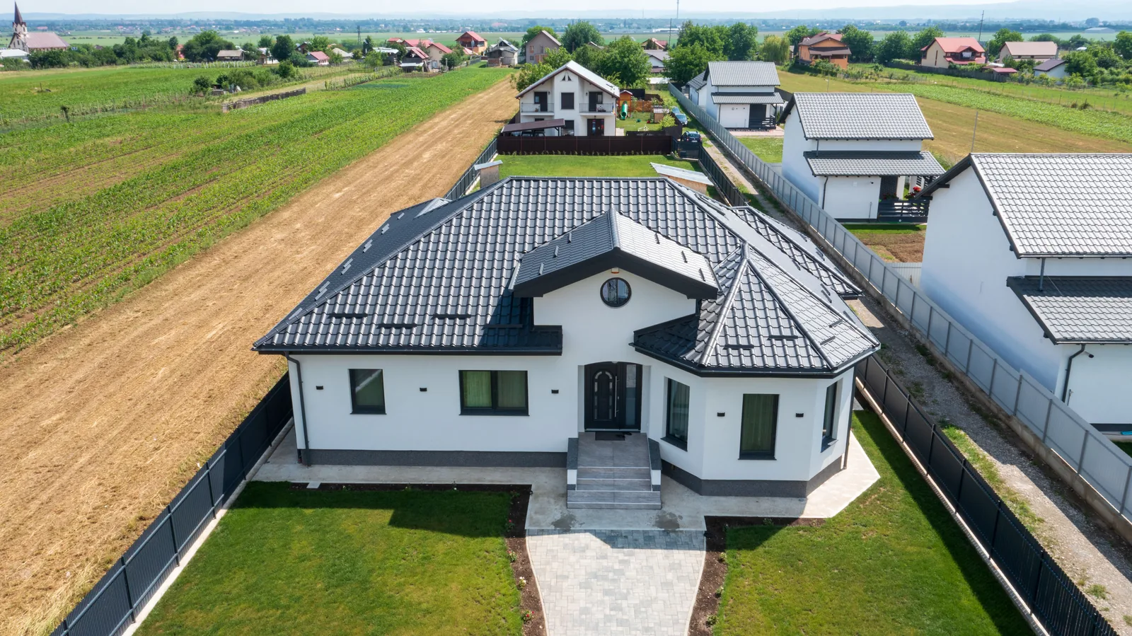 Acoperiș realizat cu Țiglă metalică Balcanic